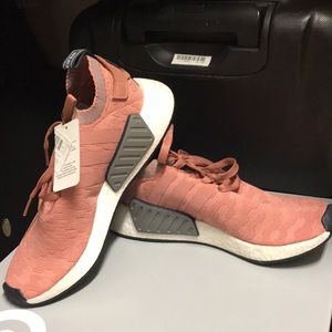 Adidas size 9 women’s ultra boost tennis shoes